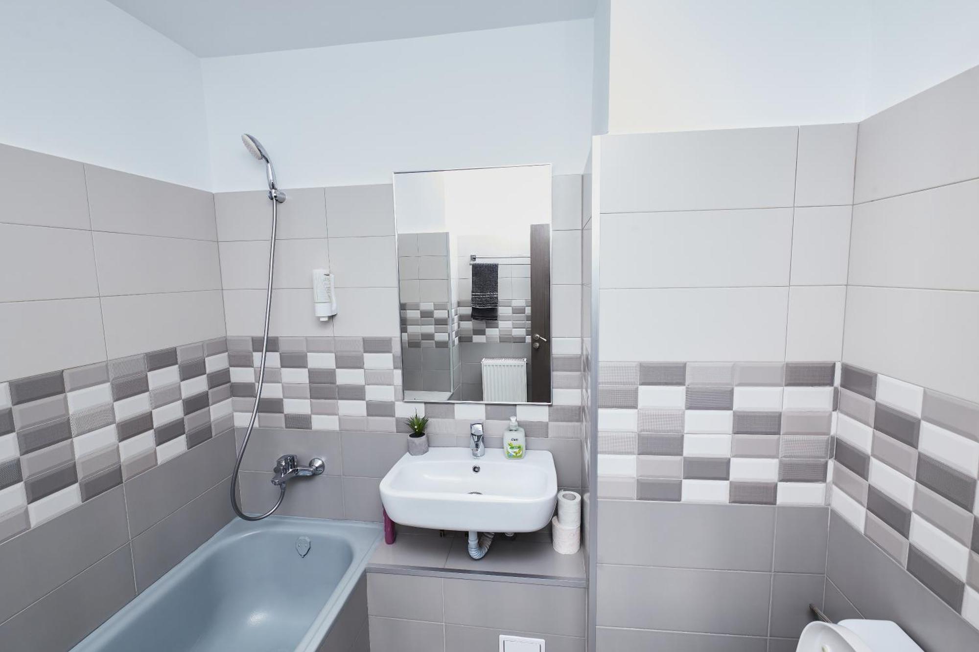 Marcos Apartments - Self Check-In Resita Bagian luar foto